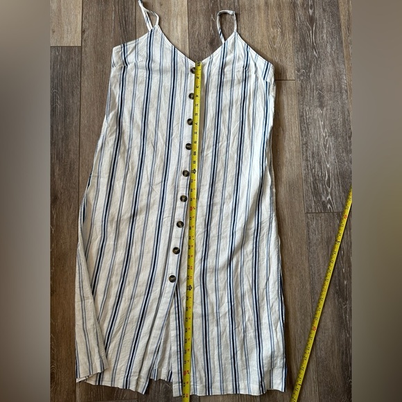 Forever 21 cute button dress excellent condition. - Picture 7 of 9